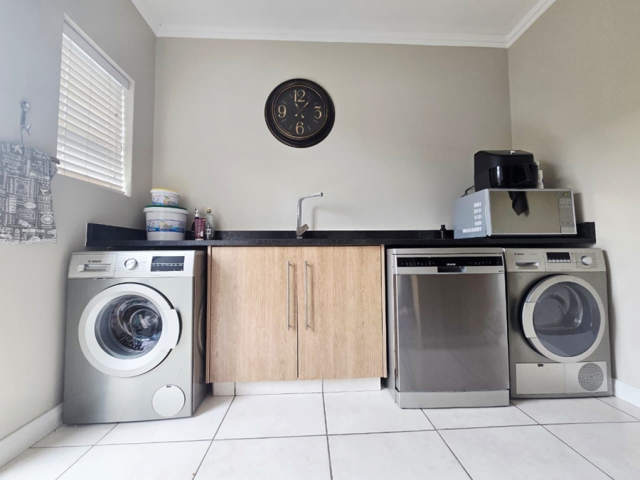 3 Bedroom Property for Sale in Earls Court Lifestyle Estate Western Cape